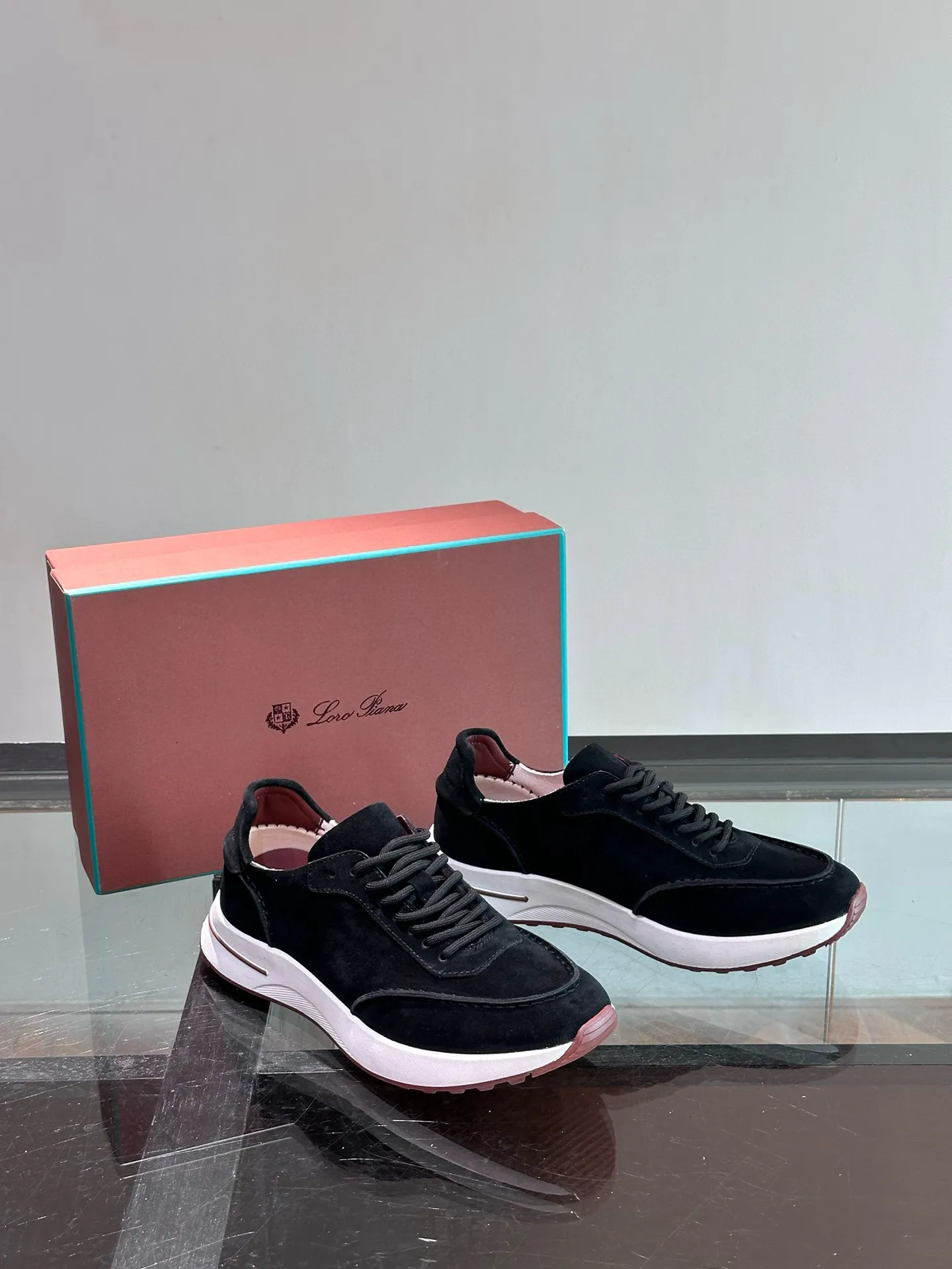 Factory price: 540💰Loro men's shoes💰iana niche Loro classic jogging shoes, men's lace-up casual shoes and sneakers, high-quality lightweight and comfortable fabrics, suitable for outdoor leisure, the color scheme is young and energetic, and it looks great with sportswear or casual suits! Size: 39-46 (customized sizes of 45 and 46 are non-refundable)